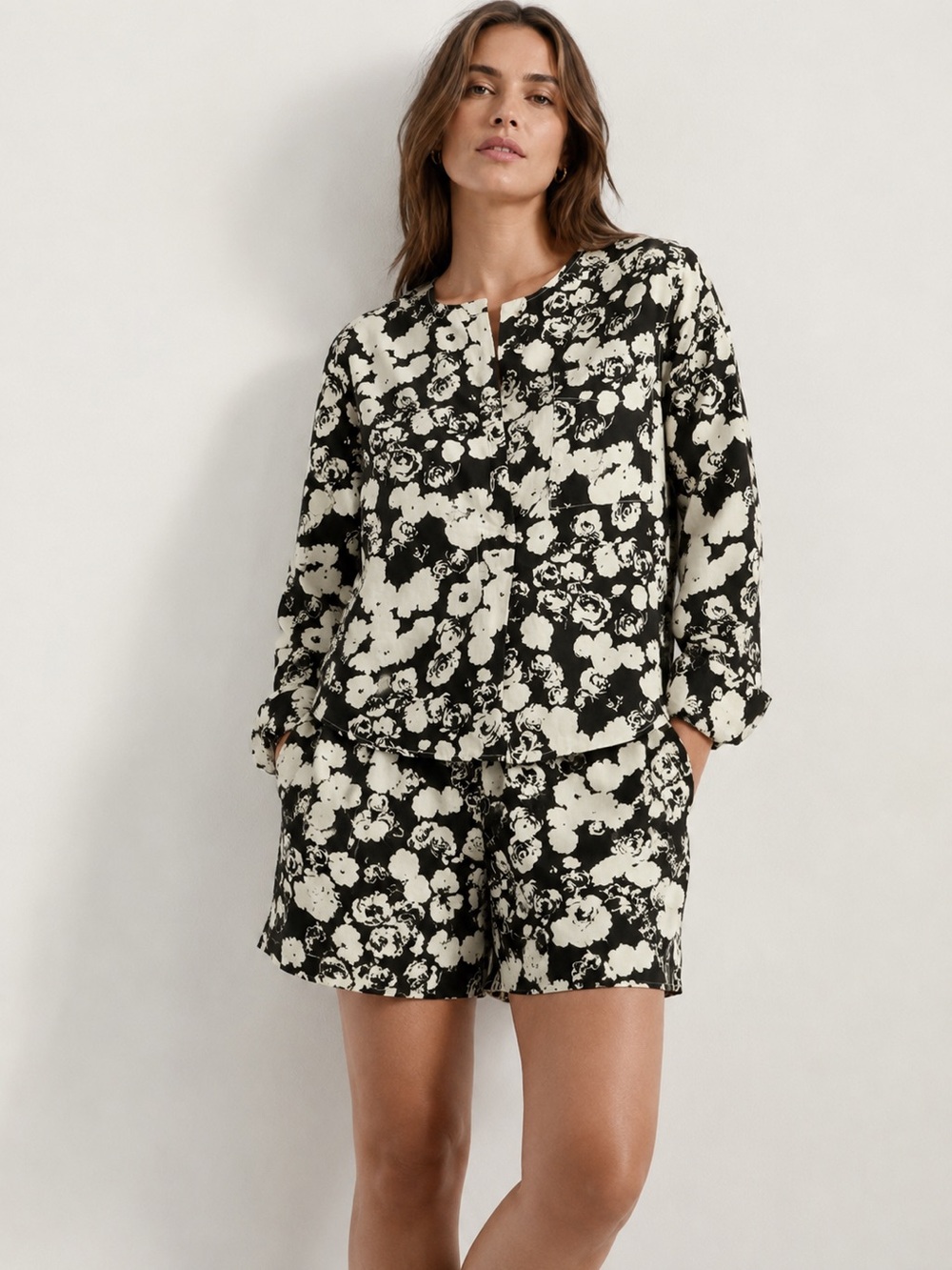 Luxurious new Everlane European Linen Black & bone Floral Button-Down Blouse